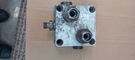 Valve Block Front .jpg