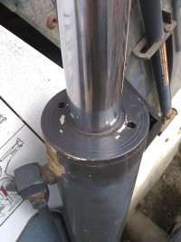 lift cyl reseal 1.jpg