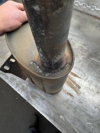muffler crack.jpg