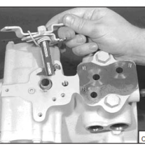 853 Sunstrand Hydrostatic Pump Control Arm and Spool Assy.PNG