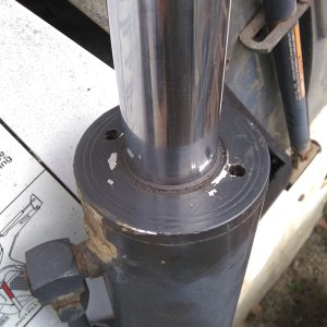 lift cyl reseal 1.jpg