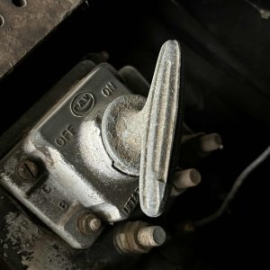Media 'Isolation Switch.jpg' in category 'Bobcat Skidsteer Photos'